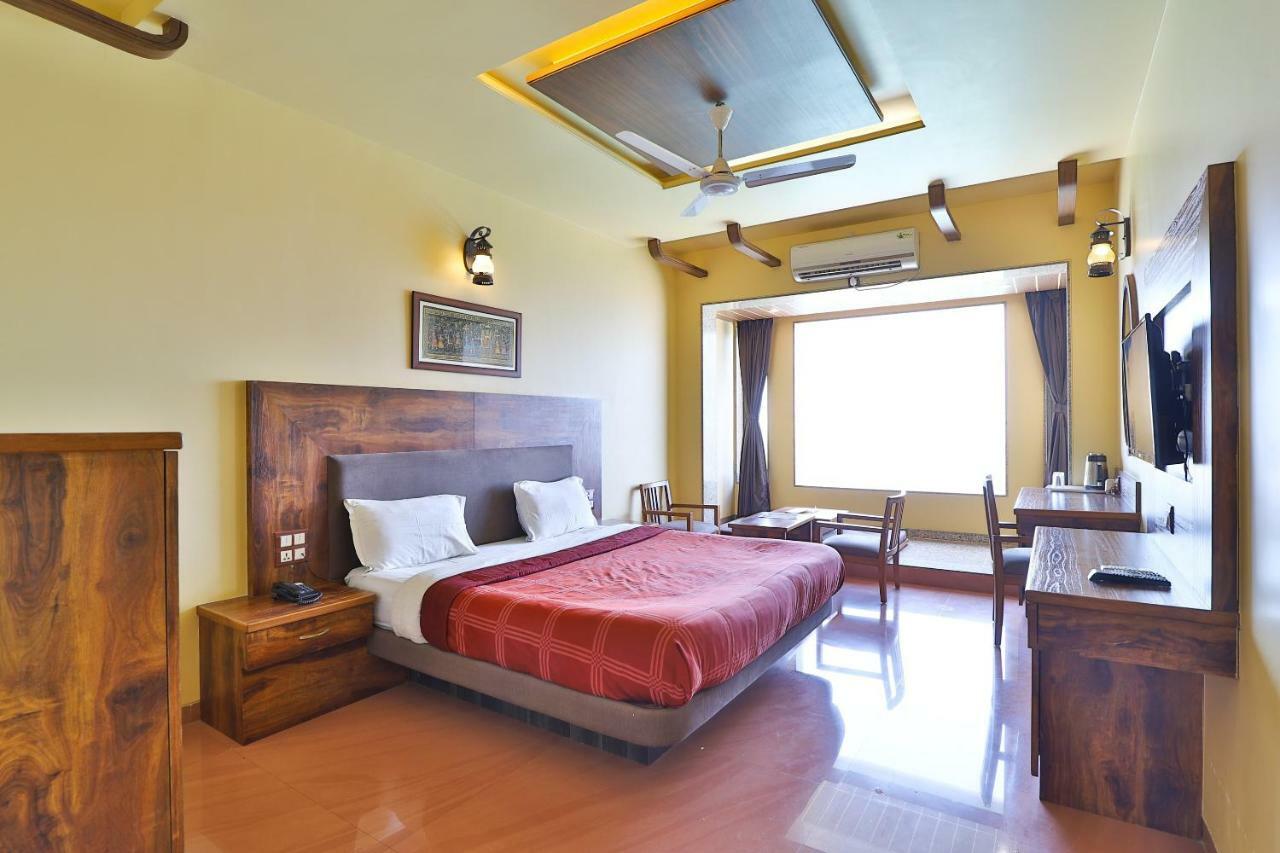 Palette - Hotel Ocean Inn Daman Esterno foto