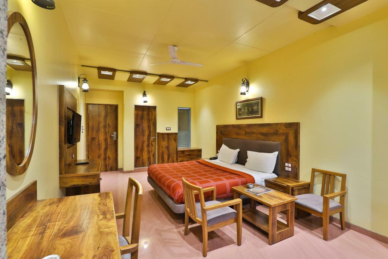 Palette - Hotel Ocean Inn Daman Esterno foto