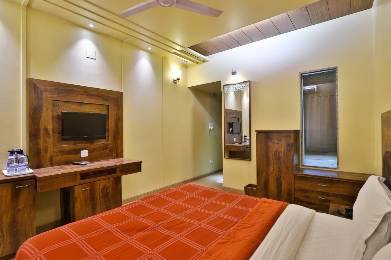Palette - Hotel Ocean Inn Daman Esterno foto