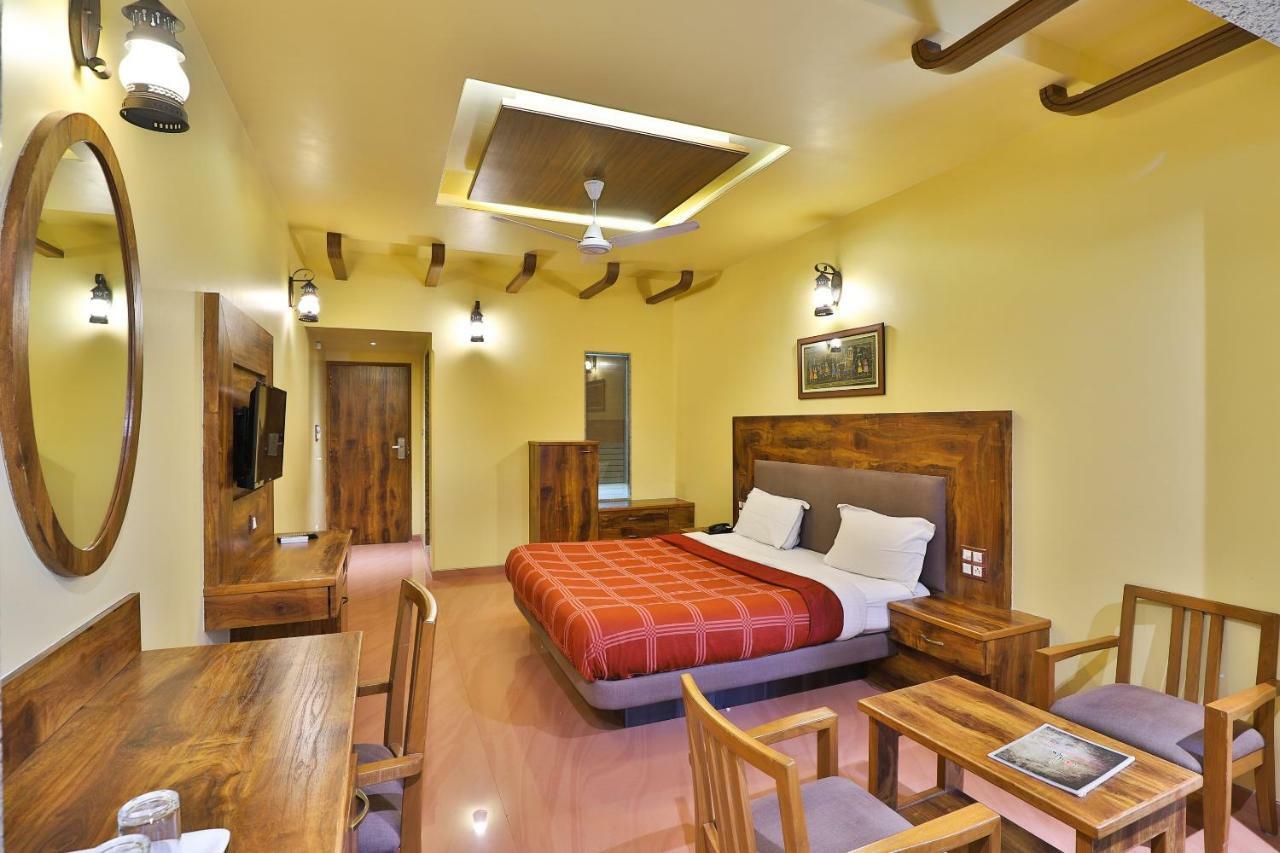 Palette - Hotel Ocean Inn Daman Esterno foto