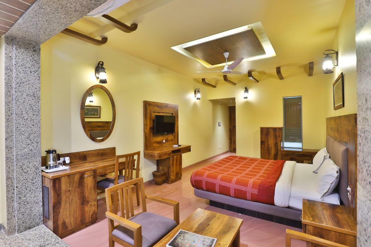 Palette - Hotel Ocean Inn Daman Esterno foto