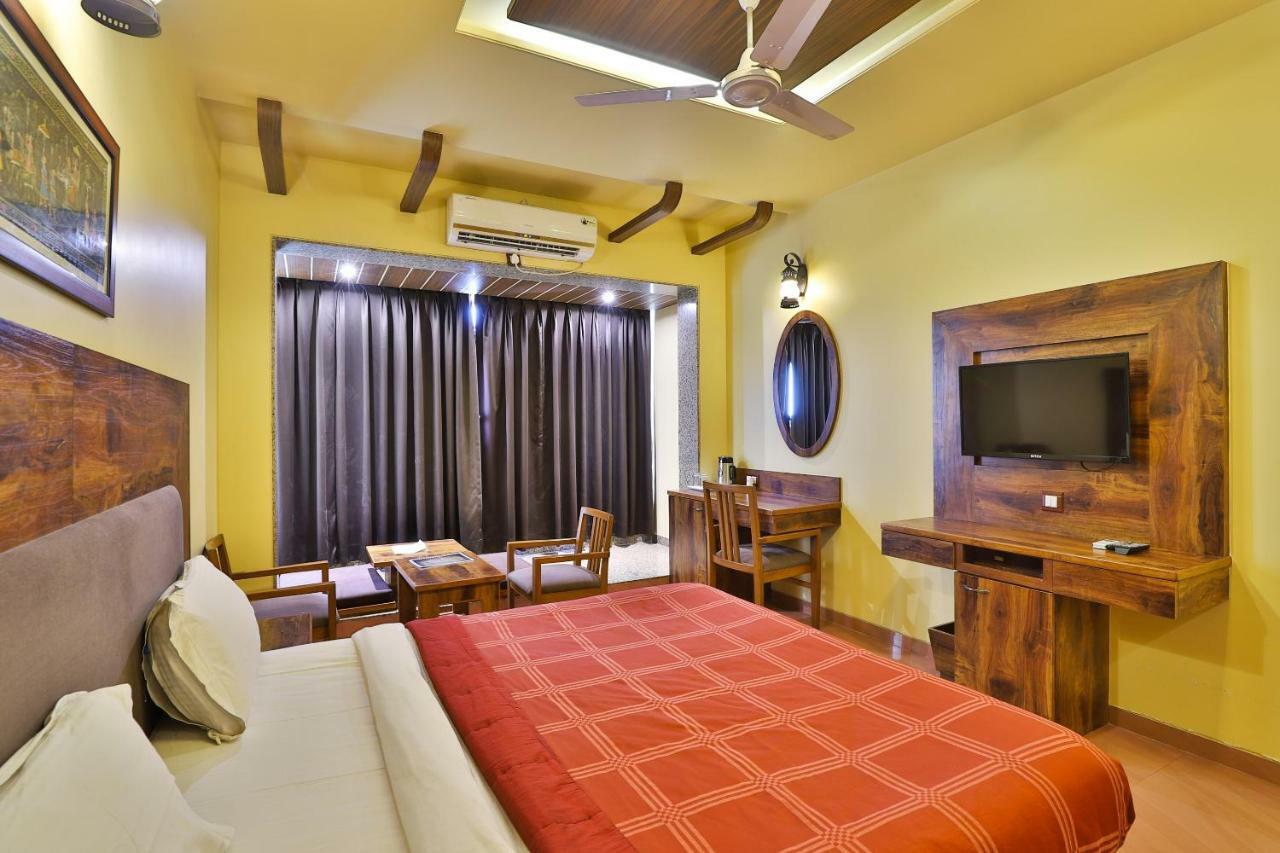 Palette - Hotel Ocean Inn Daman Esterno foto