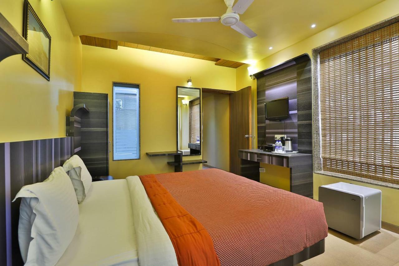Palette - Hotel Ocean Inn Daman Esterno foto