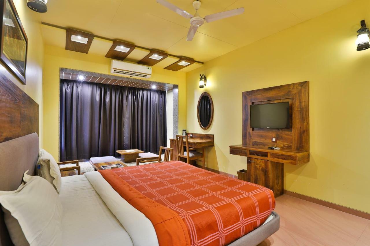 Palette - Hotel Ocean Inn Daman Esterno foto
