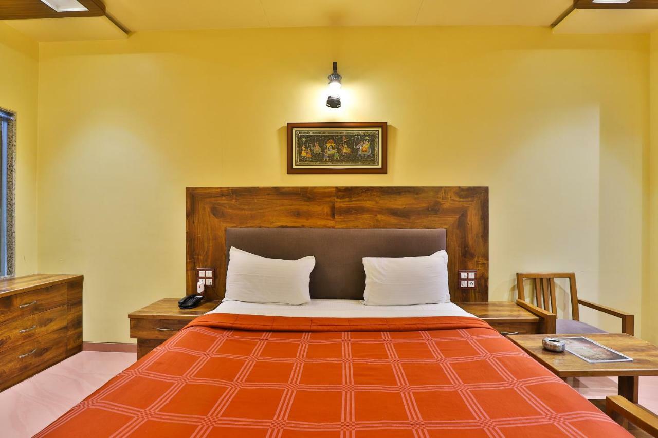 Palette - Hotel Ocean Inn Daman Esterno foto
