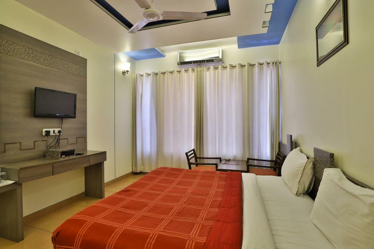 Palette - Hotel Ocean Inn Daman Esterno foto