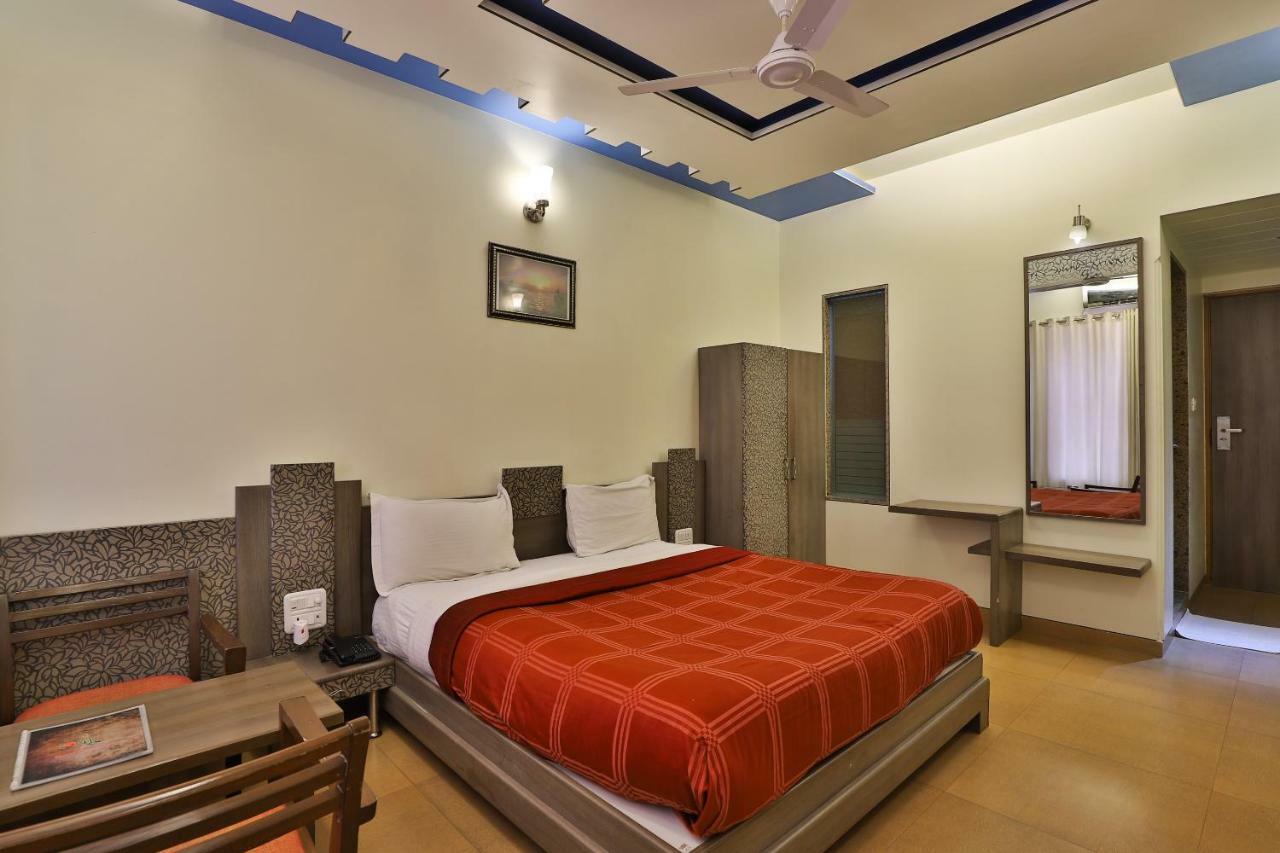 Palette - Hotel Ocean Inn Daman Esterno foto