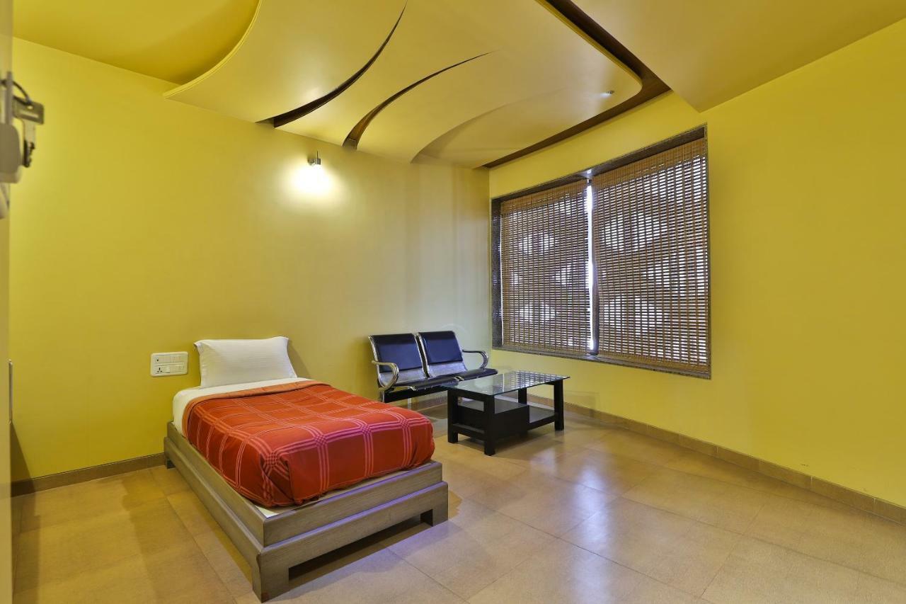 Palette - Hotel Ocean Inn Daman Esterno foto