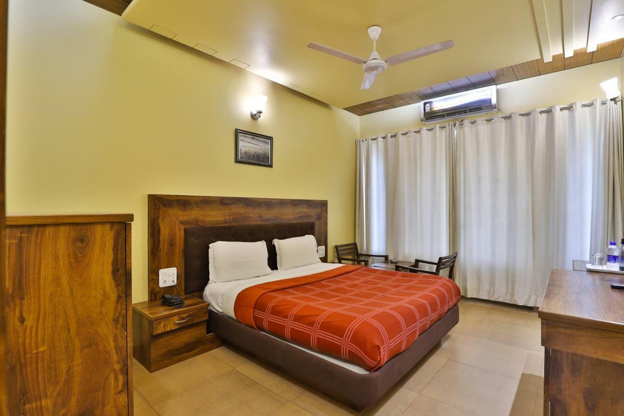 Palette - Hotel Ocean Inn Daman Esterno foto