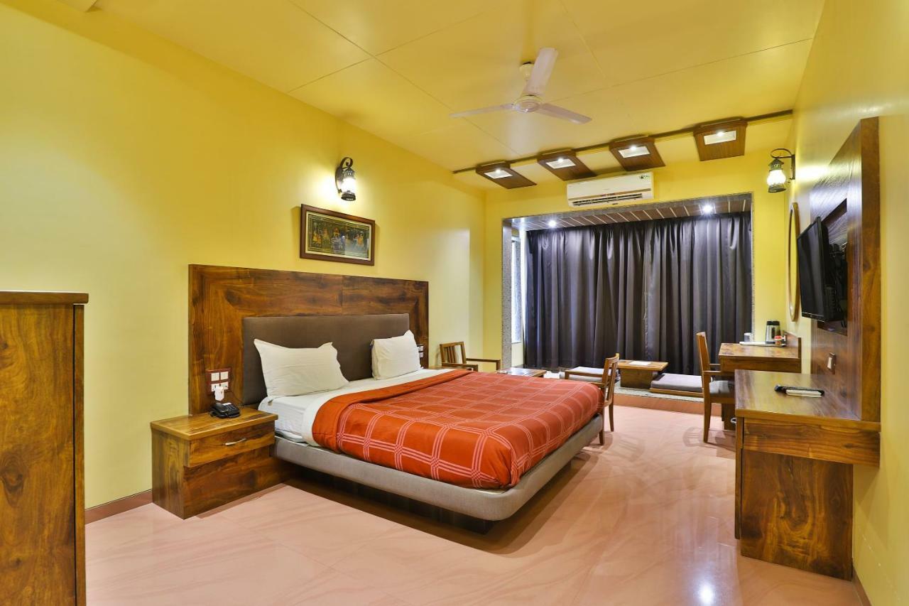 Palette - Hotel Ocean Inn Daman Esterno foto