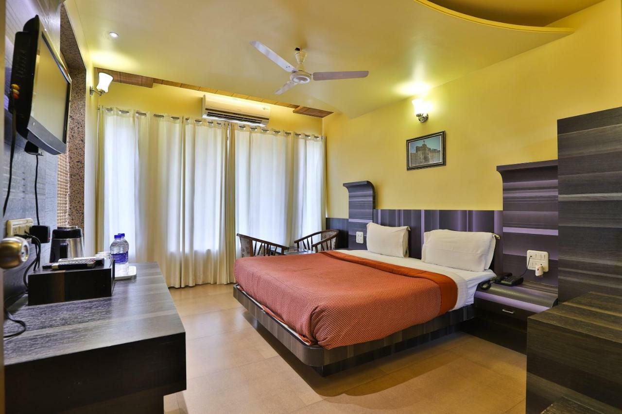 Palette - Hotel Ocean Inn Daman Esterno foto